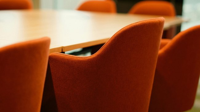 Təlim otaqları üçün masa düzümü necə seçilməlidir?